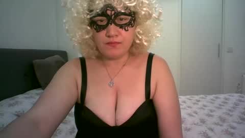 Snapshot of lindaxsmile chatting on February 2025 07:37:02 PM LindaXSmile online show from February 2025 07:37:02 PM