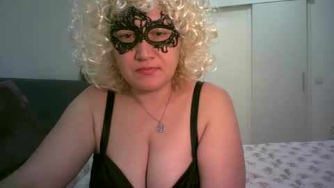 Snapshot of lindaxsmile chatting on February 2025 07:35:02 PM LindaXSmile online show from February 2025 07:35:02 PM