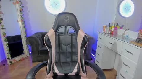 Lindsay    online show from December 2024 11:31:02 PM