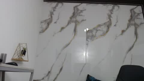  Lindsey  online show from April 2026 01:08:02 PM