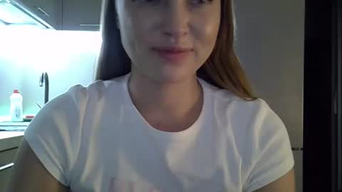 Anna online show from October 2025 01:36:03 PM