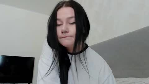 Snapshot of line_green chatting on February 2026 08:12:02 AM Lina online show from February 2026 08:12:02 AM