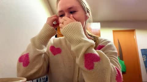 Snapshot of linncrisafi chatting on February 2026 02:42:02 PM Rose online show from February 2026 02:42:02 PM