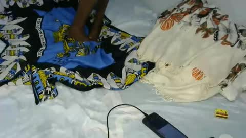 Linniecarol online show from October 2025 11:06:02 PM