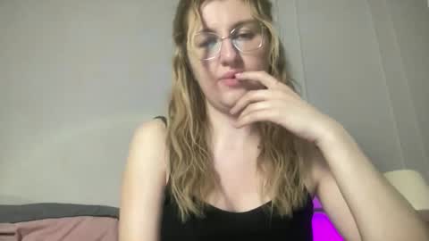 linoreya online show from May 2026 06:20:01 PM