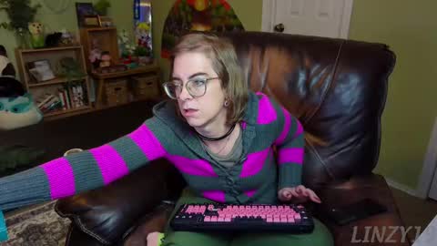 Linzy19 online show from February 2025 03:43:02 AM