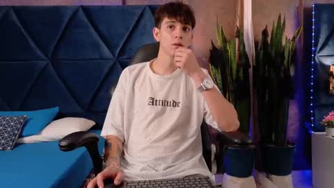 Snapshot of lionfoster chatting on October 2025 12:27:01 PM LION FOSTER online show from October 2025 12:27:01 PM