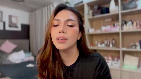 Liora of Ophir online show from November 2025 09:17:02 AM