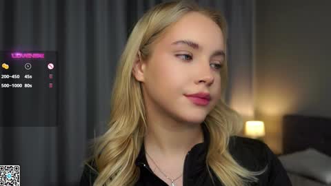 Snapshot of lipswithsmileonthem chatting on December 2024 01:08:01 AM Amelia online show from December 2024 01:08:01 AM