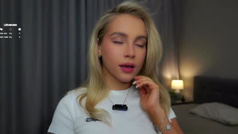 Snapshot of lipswithsmileonthem chatting on February 2025 01:11:01 AM Amelia online show from February 2025 01:11:01 AM