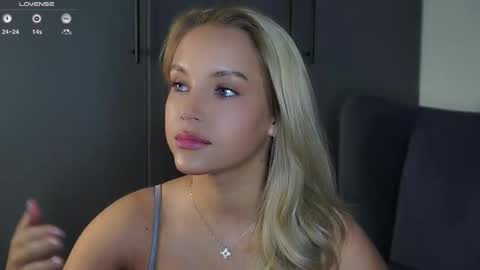 Snapshot of lipswithsmileonthem chatting on September 2025 01:05:02 AM Amelia online show from September 2025 01:05:02 AM