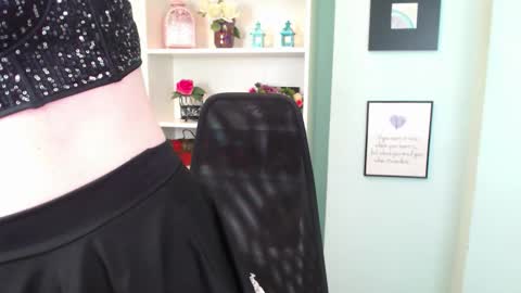 Lisa Caprice online show from December 2025 05:50:02 AM