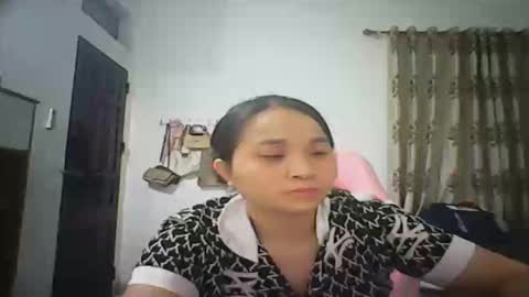 lisa_hanw online show from April 2026 01:31:02 PM