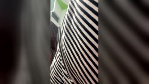 lisa_hanw online show from April 2026 06:24:02 PM