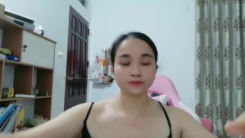 lisa_hanw online show from May 2026 11:38:02 AM
