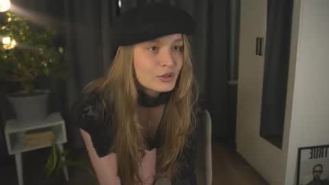 Elisabeth or Lisa online show from September 2025 08:13:02 PM