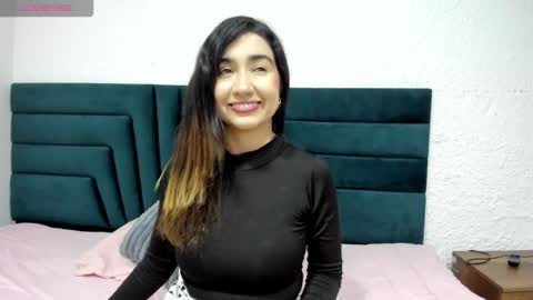 lisa white  online show from December 2025 03:34:01 AM