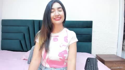 lisa white  online show from December 2025 04:32:01 AM