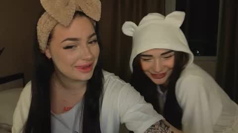 Snapshot of lisaanddenis chatting on September 2025 03:35:02 PM Lisa and Den online show from September 2025 03:35:02 PM