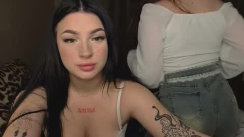 Snapshot of lisaanddenis chatting on October 2025 02:48:01 PM Lisa and Den online show from October 2025 02:48:01 PM