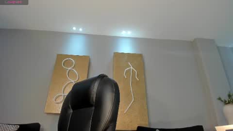 Lisa  Flowers online show from June 2026 10:35:02 AM