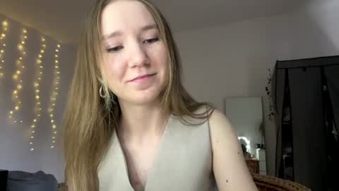 Snapshot of lisasmall chatting on June 2026 06:17:02 PM lisasmall online show from June 2026 06:17:02 PM