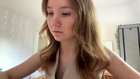 Snapshot of lisasmall chatting on June 2026 04:19:02 PM lisasmall online show from June 2026 04:19:02 PM