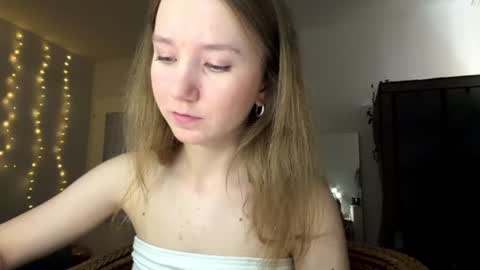 Snapshot of lisasmall chatting on June 2026 06:12:01 PM lisasmall online show from June 2026 06:12:01 PM