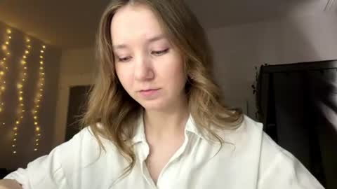 Snapshot of lisasmall chatting on June 2026 06:12:01 PM lisasmall online show from June 2026 06:12:01 PM