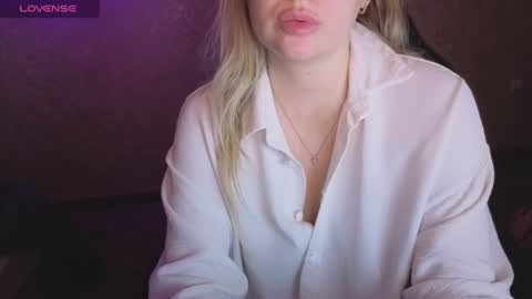 Snapshot of lisenok26 chatting on June 2026 01:39:01 AM Anna online show from June 2026 01:39:01 AM