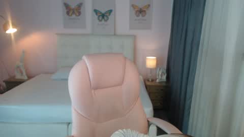 Andrea online show from January 2025 12:41:02 PM