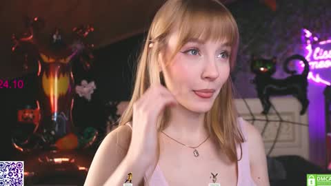 Snapshot of lissa_meooow chatting on October 2025 05:15:01 AM your Liza again. Next stream Dec. 1 at 2 or 3 GMT online show from October 2025 05:15:01 AM