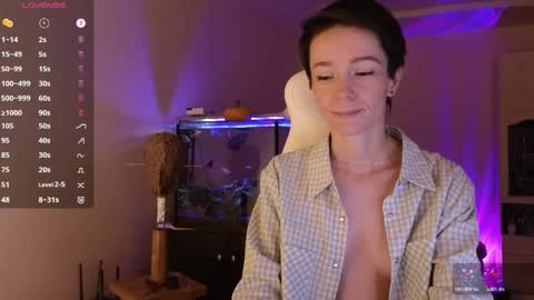 Alisa online show from November 2025 08:52:01 PM