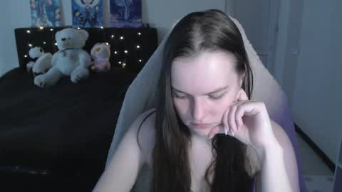 little__flowers online show from April 2026 09:15:01 AM