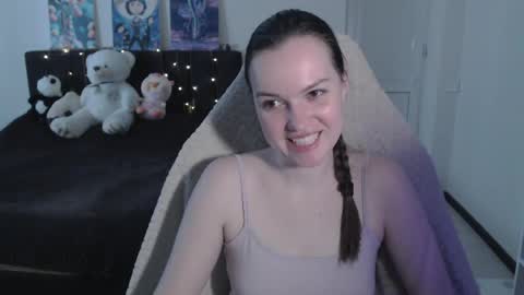 little__flowers online show from May 2026 09:06:01 AM