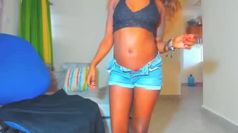 Snapshot of little_africa chatting on January 2025 12:19:01 PM little_africa online show from January 2025 12:19:01 PM