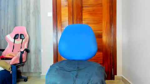 little_africa online show from May 2026 07:02:02 AM