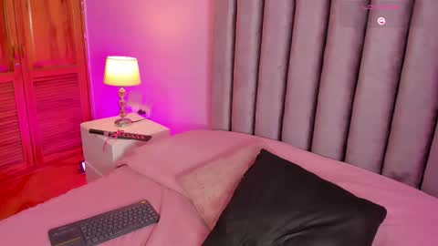 Snapshot of little_angelica18 chatting on January 2026 06:22:02 PM angelica online show from January 2026 06:22:02 PM