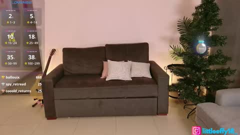 Snapshot of little_effy18_ chatting on December 2025 01:00:02 AM Little Effy online show from December 2025 01:00:02 AM