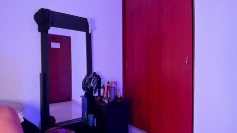 Snapshot of little_kayla_ chatting on December 2024 11:36:02 PM kayla Instagram kayla 71082 online show from December 2024 11:36:02 PM