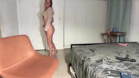 Snapshot of little_lies chatting on November 2025 03:16:01 AM little lies online show from November 2025 03:16:01 AM