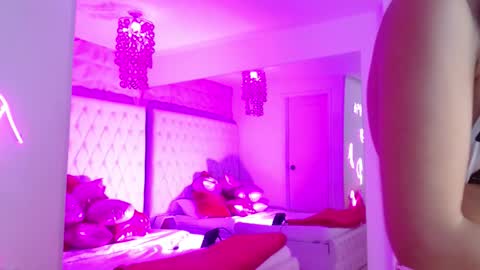 Snapshot of little_paulette chatting on February 2026 03:45:02 AM Paulette online show from February 2026 03:45:02 AM