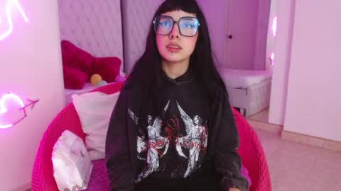 Snapshot of little_paulette chatting on April 2026 03:29:02 AM Paulette online show from April 2026 03:29:02 AM