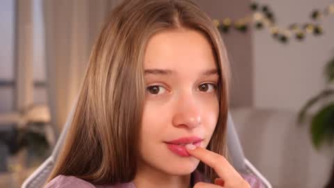 Snapshot of little_poetry chatting on September 2025 04:17:01 PM Kiki online show from September 2025 04:17:01 PM