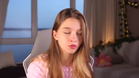 Snapshot of little_poetry chatting on September 2025 03:46:02 PM Kiki online show from September 2025 03:46:02 PM