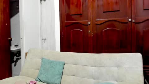 Snapshot of little_rapunsel_ chatting on January 2025 06:59:01 AM RAPUNSEL AND CAIN online show from January 2025 06:59:01 AM