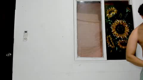 Snapshot of little_rapunsel_ chatting on February 2025 10:19:01 PM RAPUNSEL AND CAIN online show from February 2025 10:19:01 PM