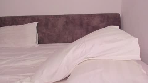 Snapshot of little_red_diamond chatting on December 2024 09:39:02 AM hey im anna online show from December 2024 09:39:02 AM