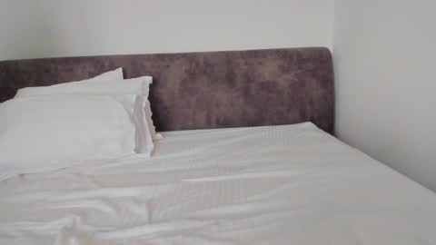 Snapshot of little_red_diamond chatting on January 2025 12:45:02 PM hey im anna online show from January 2025 12:45:02 PM