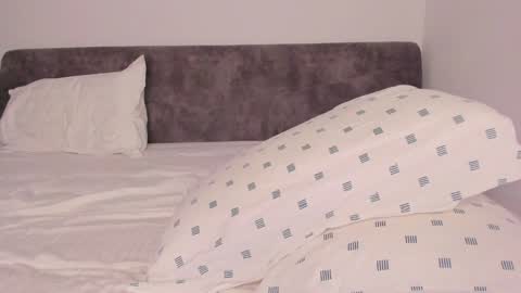 Snapshot of little_red_diamond chatting on January 2025 11:45:02 AM hey im anna online show from January 2025 11:45:02 AM